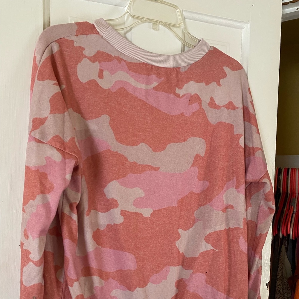 Light pink camo crewneck